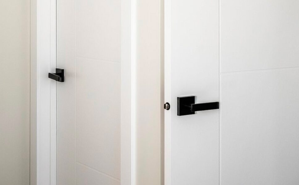 Poignées noires modernes pour portes intérieures en quincaillerie