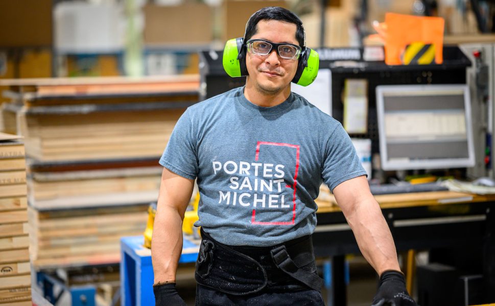 Portes Saint-Michel factory worker specialized in interior door manufacturing